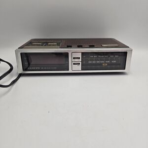 Vintage LLOYD’S AM/FM Electronic Digital Alarm Clock Radio J204B Tested Works